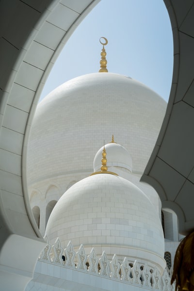 白色圆顶清真寺
